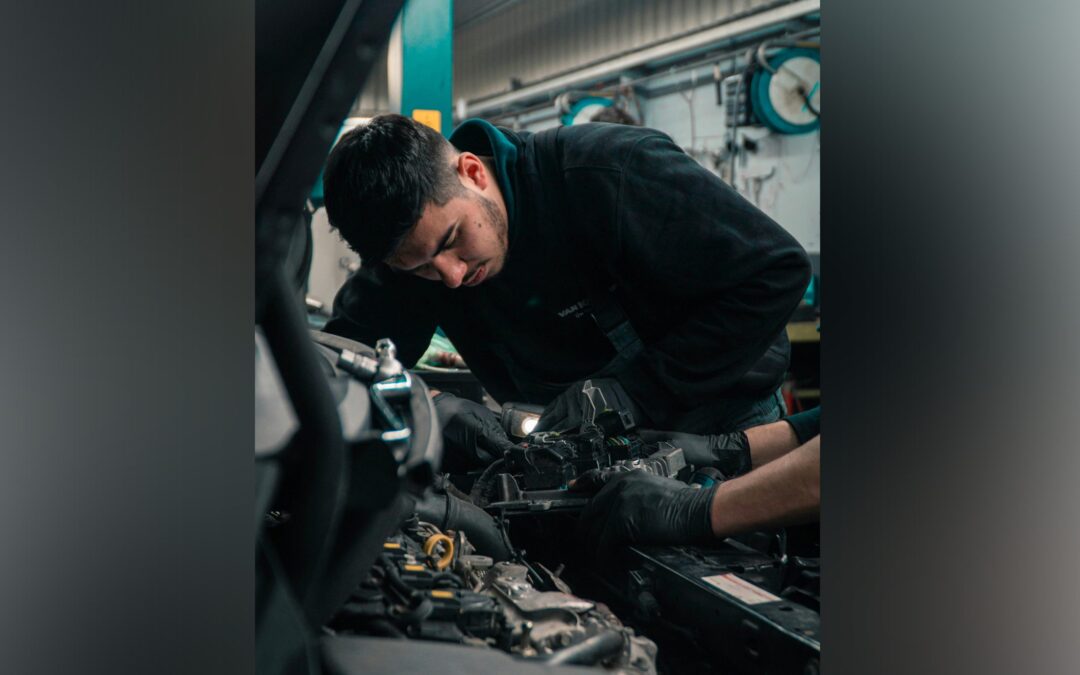 Le auto in Italia: tante e tra le più vecchie, ma gli autoriparatori diminuiscono